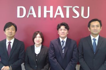 巻営業スタッフの集合写真